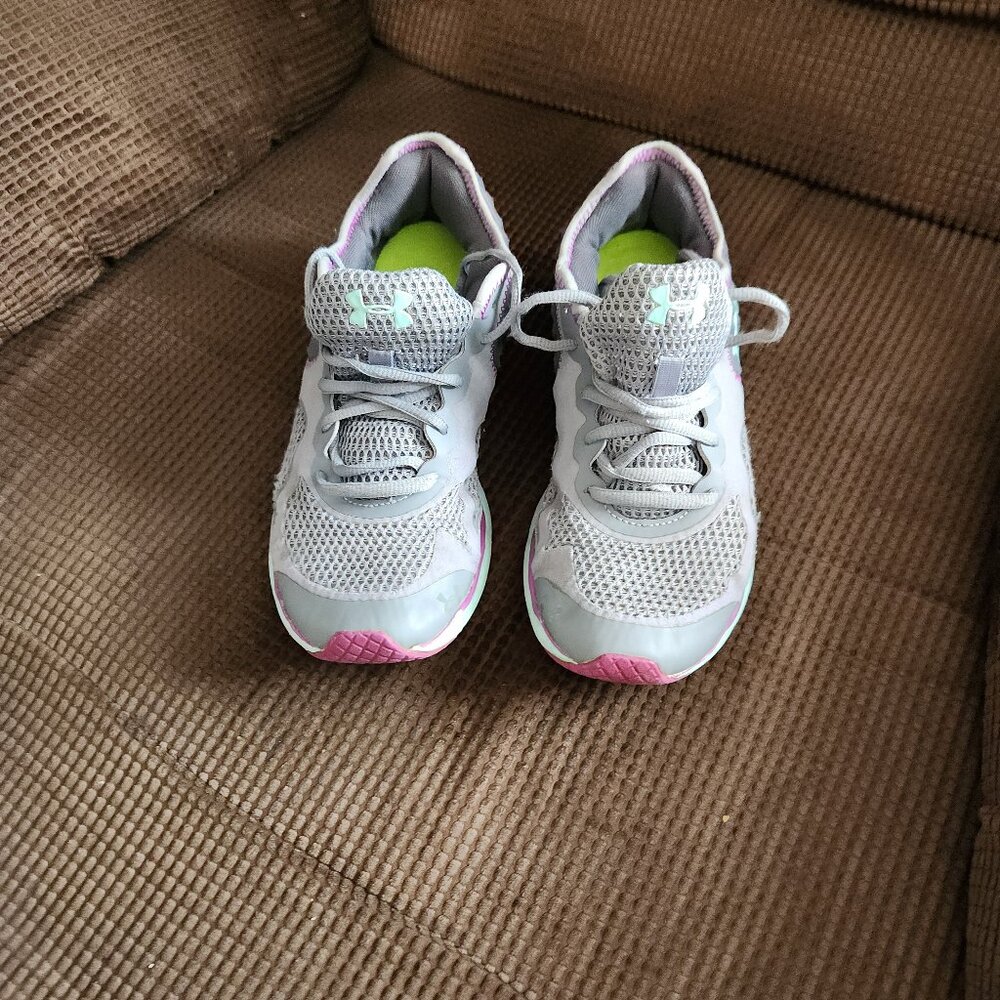 Womens Size 8 UNDER ARMOUR Athletic Shoes